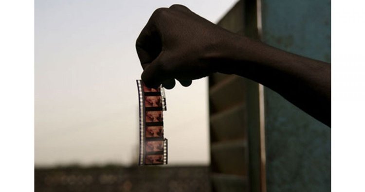 Cinéma africain : droits de distribution et difficultés de conservation limitent la diffusion en Afrique de films pionniers
