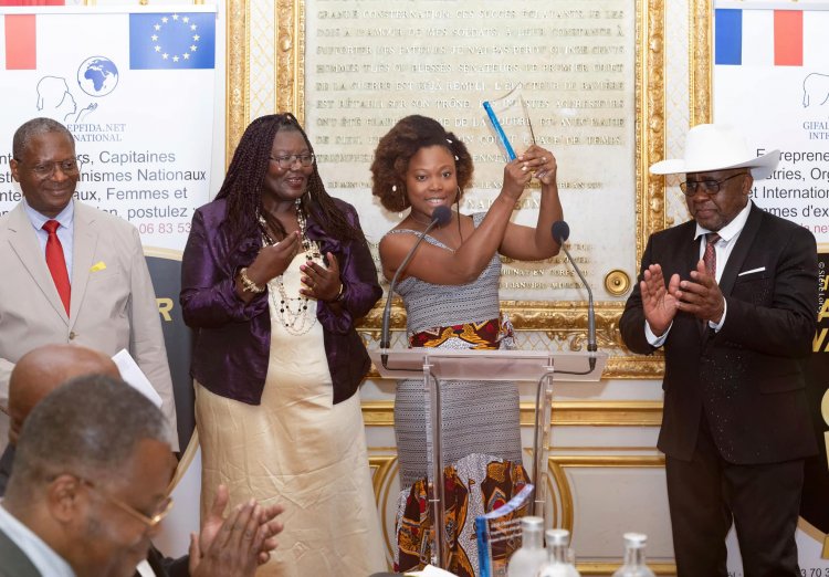 Isabelle Naya, lauréate du prestigieux Prix de l'Actrice de l'Année décerné au Sénat à Paris